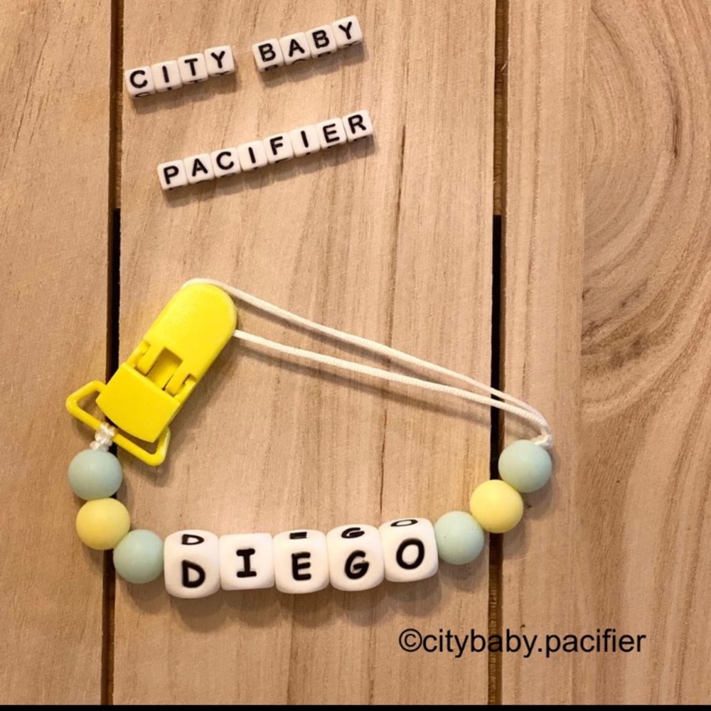 Pacifier clip